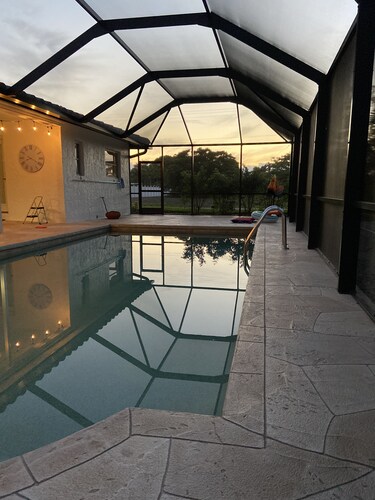 Relaxing, spacious, comfortable island home! Under 10 min. drive to beaches!