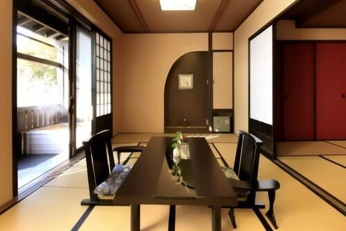 ร้านอาหาร | 2 ห้องอาหาร, บริการอาหารเช้า อาหารกลางวัน และอาหารเย็น