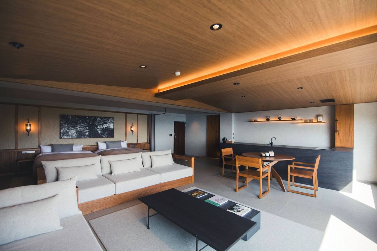 Premium Twin Room | 1 bedroom, in-room safe, desk, free WiFi