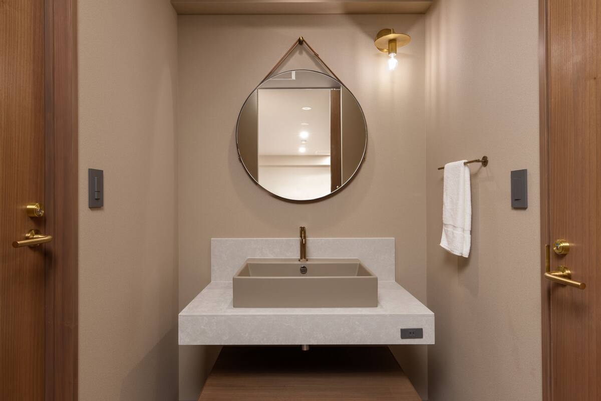 luxury room, balcony, ocean view | 1 bedroom, in-room safe, desk, free wifi