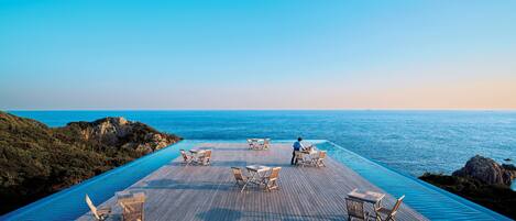 2 ristoranti, aperti a colazione, a pranzo e a cena, cucina regionale