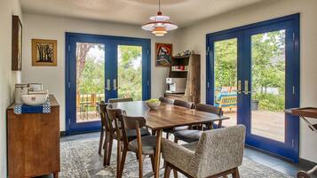 Garden Aerie Master | Dining room