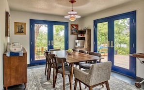 Garden Aerie Master | Dining room - Sehome Garden Inn (Bellingham)