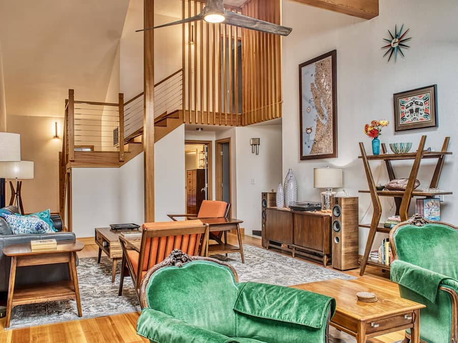 Garden Aerie Master | Living area | Flat-screen TV