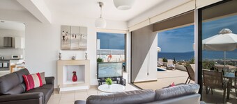 Villa Abbie, panoramic Sea Views