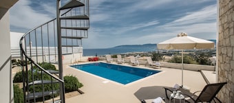 Villa Abbie, panoramic Sea Views
