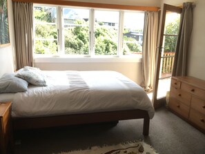 3 bedrooms, WiFi, bed sheets - Lovely Family Holiday Home (Nelson)