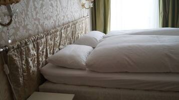 4 bedrooms, desk, free WiFi