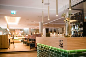 Bar (on property) - Double Comfort - Weinhotel Freylich Zahn (Freyburg (Unstrut))