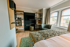 Unclassified image, 2 of 16, button