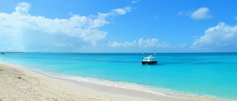 Beach nearby, sun loungers, beach towels