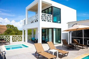 Outdoor pool, pool loungers - Villa Do Little – Private, Peaceful, and Perfectly Located (Providenciales)