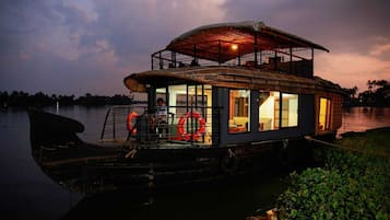 Deluxe Double Room | Lake view