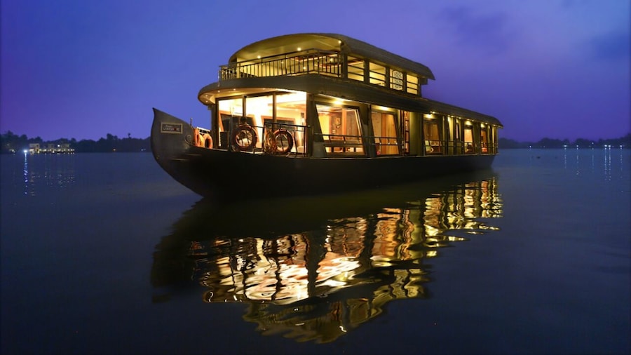 Upper Deck Houseboat