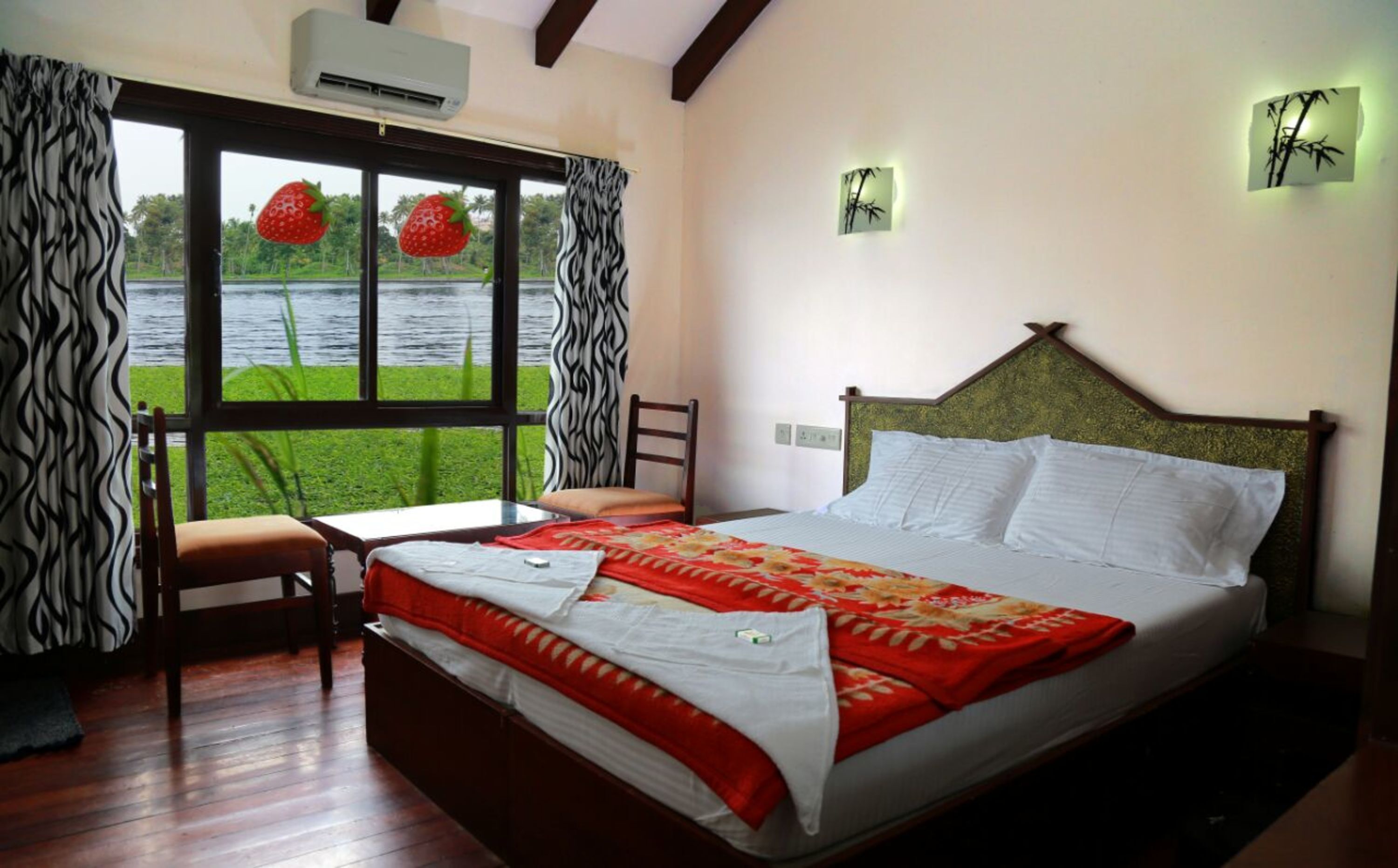 أغطية فراش متميزة وطراز فريد لكل وحدة ومكتب وتجهيزات عازلة للصوت