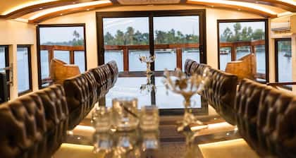 Upper Deck Houseboat