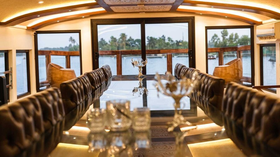 Upper Deck Houseboat