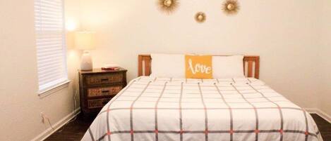 3 bedrooms, in-room safe, desk, iron/ironing board
