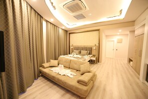 Deluxe Suite | Minibar, in-room safe, desk, laptop workspace - Ema Ozturk Thermal Hotel (Afyonkarahisar)