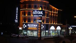 A building with the sign "ÖZTÜRK THERMAL HOTEL" and "ÖZTÜRK ŞEKERLEME YÖRSEL ÖRÜNLER" indicating a thermal hotel and spa services. - Ema Ozturk Thermal Hotel (Afyonkarahisar)