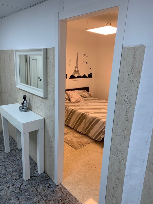 Iron/ironing board, free WiFi, bed sheets