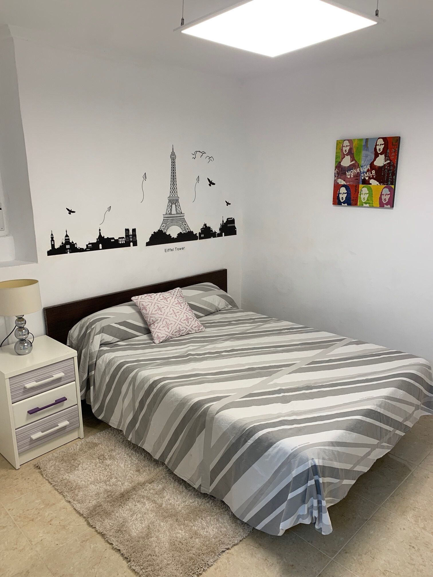 Silitysrauta/-lauta, ilmainen Wi-Fi, vuodevaatteet