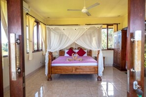 Villa Deluxe, vista giardino | 1 camera, con arredamento individuale, una scrivania, Wi-Fi gratuito