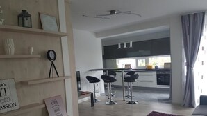 City-Apartment | Wohnbereich | LCD-Fernseher