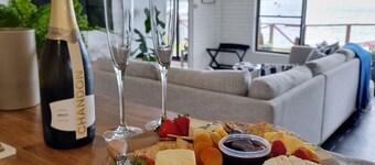 Romantic Couples Waterfront Escape