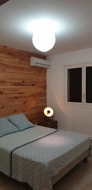 2 dormitorios, escritorio, tabla de planchar con plancha y wifi