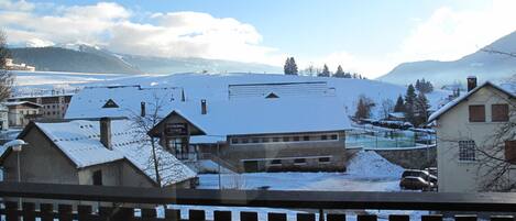 المنطقة المحيطة بالمنشأة