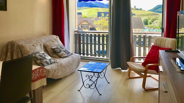 TV - Beautiful Apartment in Villard de Lans, Sleeps 6, Close to Shops (Villard-de-Lans)