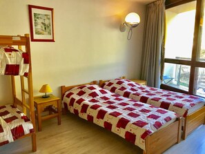 2 bedrooms