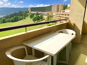 Outdoor dining - 2-room apartment at the ski slopes with balcony and parking (Villard-de-Lans)