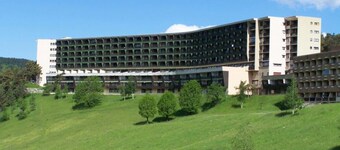 2-room apartment at the ski slopes with balcony and parking