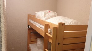 A small, single-bedded room with a wooden bunk bed and a lower bunk with a mattress and pillows. - 32m² Studio at Ski Slopes Foot in Corrençon (Corrençon-en-Vercors)