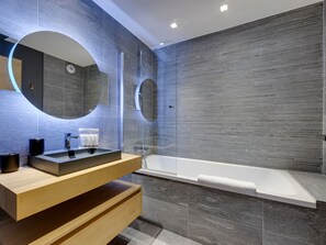 Hårføner og håndklær