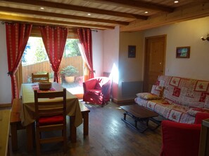 TV - Charming 3-room apt, 6 pers, terrace in Bourg Saint Maurice (Bourg-Saint-Maurice)