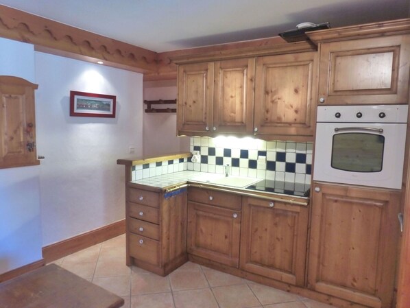 Réfrigérateur, four, plaque de cuisson, lave-vaisselle