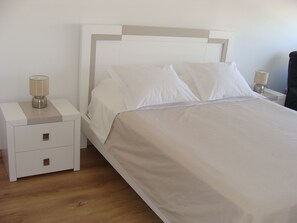 2 makuuhuonetta, silitysrauta/-lauta, vauvan matkasänky, ilmainen Wi-Fi