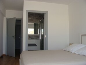 2 chambres, fer et planche à repasser, lit parapluie, Wi-Fi gratuit