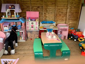 Children’s area - Cosy Annex with secure gated parking (Upwell)
