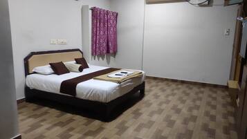 Royal Studio Suite | Bed sheets