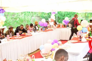 Breakfast, lunch, dinner served; local and international cuisine 