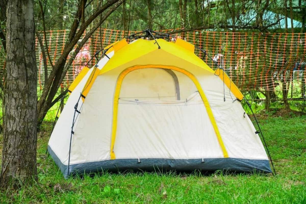 Tenda Standar | Brankas, ruang kerja ramah laptop, dan setrika/meja setrika