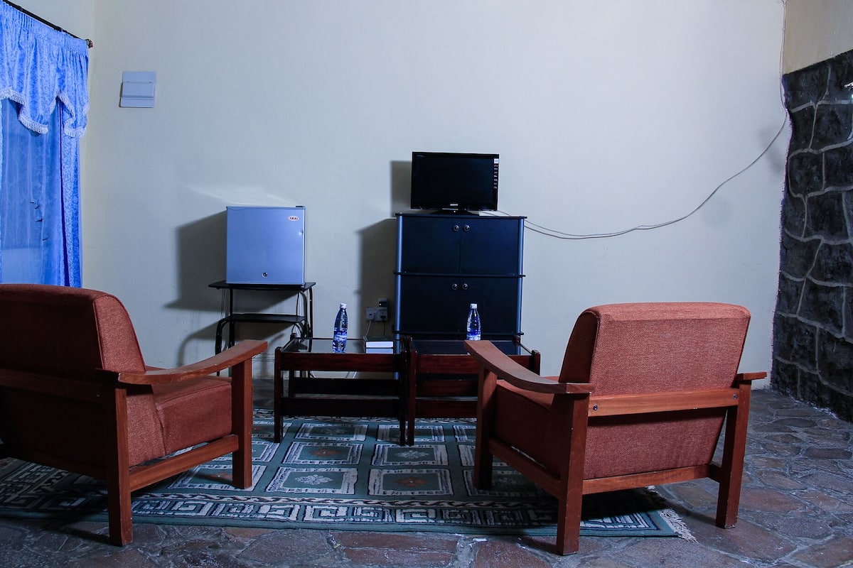 Executive Double Room | Living area | 24-inch plasma TV with cable channels, TV