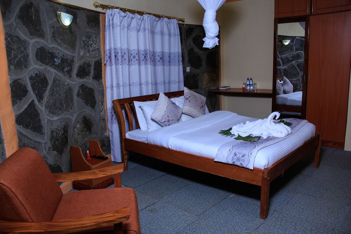 Kamar Single Standar | Brankas, ruang kerja ramah laptop, dan setrika/meja setrika