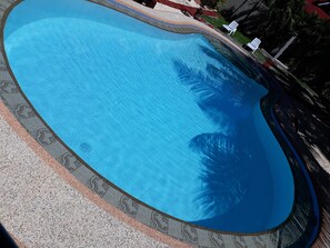 Hồ bơi ngoài trời