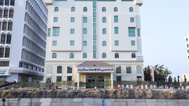 A modern hotel with a symmetrical facade, multiple windows, and a central entrance. - City Plaza Hotel (Al-Fujairah)