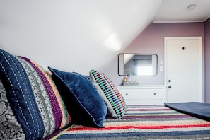 4 makuuhuonetta, silitysrauta/-lauta, ilmainen Wi-Fi, vuodevaatteet